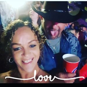 Meet your Posher, Saundra f.